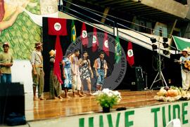 Encontro de Jovens do MST, na Ucicamp, 3o (Campinas-SP, 14 fev. 2001) [fotografia] / Fotógrafo(a) : Paulo Augusto. -- Ref.: BR-SPMST_MST-SN-CIN_AMP_000903-006756-ENJ.