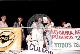 Manifestação na Praça da Sé (São Paulo-SP, [sem data]) [fotografia] / Fotógrafo(a) : Douglas Mansur ; Debora Lerrer. -- Ref.: BR-SPMST_MST-SN-CIN_AMP_000411-002416-AMT.