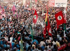 Manifestação pró Impechment - UNE E CUT (São Paulo (Estado), 25 ago. 1992) [fotografia] / Fotógrafo(a) : Juan Pezzeto. -- Ref.: BR-SPMST_MST-SN-CIN_AMP_000384-002093-AMT.