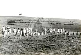 Ação Policial no despejos de famílias acampadas (Getulina-SP, out. 1994) [fotografia] / Fotógrafo(a) : Januário F. da Silva. -- Ref.: BR-SPMST_MST-SN-CIN_AMP_001745-012845-VPP.
