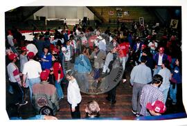 Encontro de Jovens do MST, na Ucicamp, 1o (Campinas-SP, 02 jul. 1999) [fotografia] / Fotógrafo(a) : Douglas Mansur. -- Ref.: BR-SPMST_MST-SN-CIN_AMP_000897-006343-ENJ.