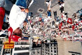 Chegada da Marcha Nacional à Brasília (Brasília-DF, fev. 1997) [fotografia] / Fotógrafo(a) : Douglas Mansur ; Paulo P. Lima. -- Ref.: BR-SPMST_MST-SN-CIN_AMP_001397-011064-MAC.