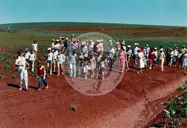 Assentamento "Fazenda Annoni" do MST (Júlio de Castilho-RS, Sarandi-RS, 1987 a 1993) [fotografia] / Fotógrafo(a) : Antonio C. Argemi ; Arquivo MST. -- Ref.: BR-SPMST_MST-SN-CIN_AMP_000175-001255-ASS.