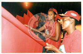 Semana Nacional de Cultura Brasileira e Reforma Agrária (Rio de Janeiro-RJ, 18 mar. 2002) [fotografia] / Fotógrafo(a) : Luciney Martins. -- Ref.: BR-SPMST_MST-SN-CIN_AMP_001823-013732-NDT.