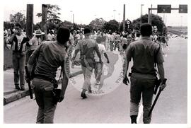 Greve Geral (São Paulo (Estado), 14 mar. 1989) [fotografia] / Fotógrafo(a) : Roberto Parizotti. -- Ref.: BR-SPMST_MST-SN-CIN_AMP_000374-001961-AMT.
