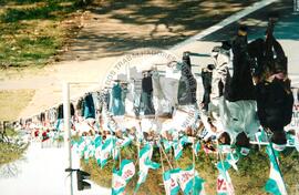 Mobilização em Brasília durante a Jornada Nacional "Acampamento Nacional Eldorado dos Carajás" (Brasília-DF, 03 set. 2001) [fotografia] / Fotógrafo(a) : Gildo Aguiar. -- Ref.: BR-SPMST_MST-SN-CIN_AMP_001918-014371-SJM.