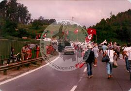 Caminhada (Promissão -SP, ago. 1992) [fotografia] / Fotógrafo(a) : Arquivo MST. -- Ref.: BR-SPMST_MST-SN-CIN_AMP_001420-011453-MAC.