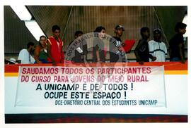 Encontro de Jovens do MST, na Ucicamp, 3o (Campinas-SP, 14 fev. 2001) [fotografia] / Fotógrafo(a) : Douglas Mansur. -- Ref.: BR-SPMST_MST-SN-CIN_AMP_000908-007011-ENJ.