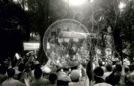 Acampamento do MST [sem identificação] (São Miguel das Missões-RS, jul. 1992) [fotografia] / Fotógrafo(a) : Debora Lerrer ; Claudemir. -- Ref.: BR-SPMST_MST-SN-CIN_AMP_000088-000703-ACP.