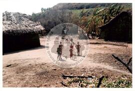 Manifestação e caminhada contra a base de Alcântara (Maranhão, 17 nov. 2002) [fotografia] / Fotógrafo(a) : Silvia Guimarães. -- Ref.: BR-SPMST_MST-SN-CIN_AMP_000530-002985-AMT.