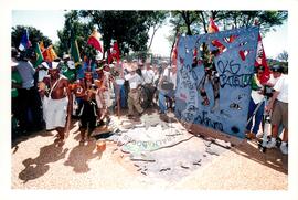 Chegada da Marcha Popular à Brasília (Brasília-DF, 07 out. 1999) [fotografia] / Fotógrafo(a) : Douglas Mansur. -- Ref.: BR-SPMST_MST-SN-CIN_AMP_001399-011178-MAC.