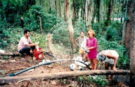 Acampamento " Nova Canudos- Fazenda Engenheiro D'Agua" do MST (Porto Feliz-SP, fev. 1999) [fotografia] / Fotógrafo(a) : Douglas Mansur. -- Ref.: BR-SPMST_MST-SN-CIN_AMP_000046-000274-ACP.