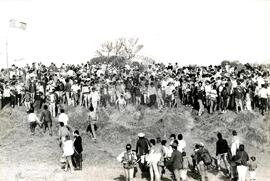 Ocupação em Santo Ângelo (Santo Ângelo-RS, 25 jul. 1988) [fotografia] / Fotógrafo(a) : Douglas Mansur. -- Ref.: BR-SPMST_MST-SN-CIN_AMP_001826-013893-OCU.