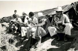 Acampamento do MST [sem identificação] (Coroados-SP, 1985) [fotografia] / Fotógrafo(a) : Cynthia Brito. -- Ref.: BR-SPMST_MST-SN-CIN_AMP_000040-000149-ACP.