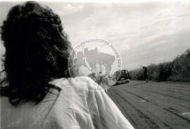 Grupo Projeto Liberdade-Despejo Fazenda Pandeny (São Paulo (Estado), [sem data]) [fotografia] / Fotógrafo(a) : Douglas Mansur. -- Ref.: BR-SPMST_MST-SN-CIN_AMP_001791-012955-VPP.