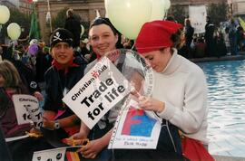 Trade Justice Parade (Londres (inglaterra), 03 nov. 2001) [fotografia] / Fotógrafo(a) : Christian Aid ; Karen Ward. -- Ref.: BR-SPMST_MST-SN-CIN_AMP_001130-009354-RIT.