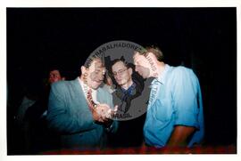 Tribunal Internacional dos Crimes do Latifúndio e da Política Governamental de Violação dos Direitos Humanos (Curitiba-PR, 02 mai. 2001) [fotografia] / Fotógrafo(a) : Douglas Mansur. -- Ref.: BR-SPMST_MST-SN-CIN_AMP_000135-000994-ACS.