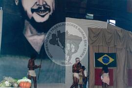 Encontro de Jovens do MST, na Ucicamp, 3o (Campinas-SP, 14 fev. 2001) [fotografia] / Fotógrafo(a) : Michelle Cafaldo. -- Ref.: BR-SPMST_MST-SN-CIN_AMP_000909-007054-ENJ.