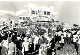 Encontro Nacional das Com. Eclesiais de Base / 3ª Romaria da Terra em Goiás – Encerramento, 6o (Goiás, 25 jul. 1986) [fotografia] / Fotógrafo(a) : Douglas Mansur. -- Ref.: BR-SPMST_MST-SN-CIN_AMP_000964-007652-ENC.