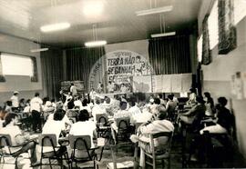 Encontro Estadual do MST, 1o (Cascavel-PR, jan. 1984) [fotografia] / Fotógrafo(a) : Itamar Garcez. -- Ref.: BR-SPMST_MST-SN-CIN_AMP_001944-014678-ACS.