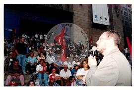 Marcha Sem Terra contra a prisão de 6 trabalhadores (São Paulo-SP, mar. 2000) [fotografia] / Fotógrafo(a) : Joaquim Duarte. -- Ref.: BR-SPMST_MST-SN-CIN_AMP_001425-011507-MAC.