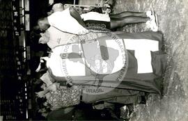 Brigadas a Cuba (São Paulo (Estado), fev. 1992) [fotografia] / Fotógrafo(a) : Gilson Rodrigues. -- Ref.: BR-SPMST_MST-SN-CIN_AMP_000381-001992-AMT.