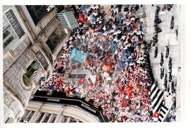 Mobilização (São Paulo-SP, 17 abr. 1988) [fotografia] / Fotógrafo(a) : Douglas Mansur. -- Ref.: BR-SPMST_MST-SN-CIN_AMP_000372-001796-AMT.