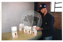 Cooperativa COAGRI (Cantagalo-PR, [sem data]) [fotografia] / Fotógrafo(a) : Arquivo MST. -- Ref.: BR-SPMST_MST-SN-CIN_AMP_001970-015101-PDU.