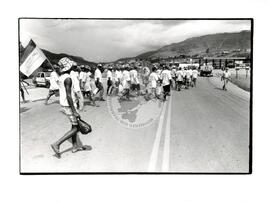 Marcha Nacional do MST (Minas Gerais, 27 fev. 1997) [fotografia] / Fotógrafo(a) : Carlos Carvalho. -- Ref.: BR-SPMST_MST-SN-CIN_AMP_001411-011370-MAC.