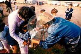 Brasiguais em acampamento do MST (Novo Horizonte de Sul-MS, 1992) [fotografia] / Fotógrafo(a) : Gianne Carvalho. -- Ref.: BR-SPMST_MST-SN-CIN_AMP_000021-000085-ACP.