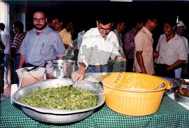 Visita do presidente do INCRA no assentamento "Sumaré" do MST (São Paulo (Estado), 23 out. 1995) [fotografia] / Fotógrafo(a) : Douglas Mansur. -- Ref.: BR-SPMST_MST-SN-CIN_AMP_000669-003761-ARV.