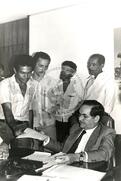 MST em audiência com o diretor do INCRA (Distrito Federal (Brasil), 19 ago. 1985) [fotografia] / Fotógrafo(a) : Railda Herrero. -- Ref.: BR-SPMST_MST-SN-CIN_AMP_000623-003513-ARV.