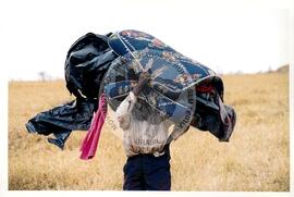 Acampamento "Guarantã" (São Paulo (Estado), jul. 1998) [fotografia] / Fotógrafo(a) : Douglas Mansur. -- Ref.: BR-SPMST_MST-SN-CIN_AMP_000045-000216-ACP.