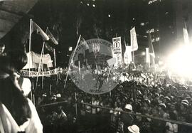 Mobilização Nacional Campanha Diretas Já na Praça da Sé (São Paulo-SP, 1984) [fotografia] / Fotógrafo(a) : [autoria n/d]. -- Ref.: BR-SPMST_MST-SN-CIN_AMP_000358-001717-AMT.
