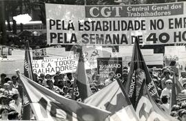 Mobilização no 1º de Maio na Praça da Sé (São Paulo-SP, 01 mai. 1986) [fotografia] / Fotógrafo(a) : Regina Vilela. -- Ref.: BR-SPMST_MST-SN-CIN_AMP_000366-001764-AMT.