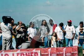Inauguração do Monumento em homenagem a Antônio Tavares Pereira (Curitiba-PR, 01 mai. 2001) [fotografia] / Fotógrafo(a) : Leticia Barqueta. -- Ref.: BR-SPMST_MST-SN-CIN_AMP_001026-008028-ELF.