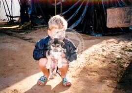 Assentamento "Tamarana" do MST (Paraná, [sem data]) [fotografia] / Fotógrafo(a) : Maria Luísa Mendonça. -- Ref.: BR-SPMST_MST-SN-CIN_AMP_000171-001216-ASS.