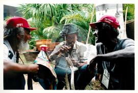 Semana Nacional de Cultura Brasileira e Reforma Agrária (Rio de Janeiro-RJ, 18 mar. 2002) [fotografia] / Fotógrafo(a) : Luciney Martins. -- Ref.: BR-SPMST_MST-SN-CIN_AMP_001820-013615-NDT.