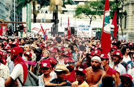 Manifestação (São Paulo-SP, [sem data]) [fotografia] / Fotógrafo(a) : Arquivo MST. -- Ref.: BR-SPMST_MST-SN-CIN_AMP_000410-002356-AMT.