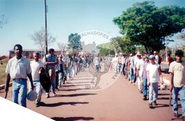 Marcha Sem Terra (São Paulo-SP, ago. 1997) [fotografia] / Fotógrafo(a) : Arquivo MST. -- Ref.: BR-SPMST_MST-SN-CIN_AMP_001430-011631-MAC.