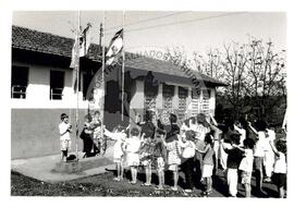 Escola em assentamento (Santa Catarina, 1997) [fotografia] / Fotógrafo(a) : Arquivo MST. -- Ref.: BR-SPMST_MST-SN-CIN_AMP_000887-006224-EDU.