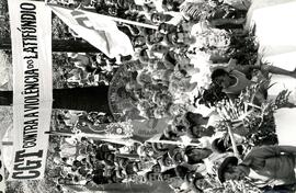 Mobilização no 1º de Maio na Praça da Sé (São Paulo-SP, 01 mai. 1986) [fotografia] / Fotógrafo(a) : Regina Vilela. -- Ref.: BR-SPMST_MST-SN-CIN_AMP_000366-001760-AMT.