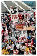 Marcha dos Cem Mil (Distrito Federal (Brasil), [sem data]) [fotografia] / Fotógrafo(a) : Luciney Martins. -- Ref.: BR-SPMST_MST-SN-CIN_AMP_001401-011247-MAC.