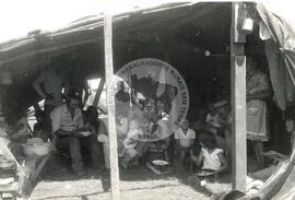 Acampamento do MST [sem identificação] (Papanduva-SC, 1985) [fotografia] / Fotógrafo(a) : Cerlos Ruggi. -- Ref.: BR-SPMST_MST-SN-CIN_AMP_000102-000730-ACP.