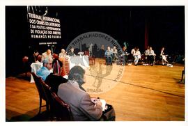 Tribunal Internacional dos Crimes do Latifúndio e da Política Governamental de Violação dos Direitos Humanos (Curitiba-PR, 02 mai. 2001) [fotografia] / Fotógrafo(a) : Douglas Mansur. -- Ref.: BR-SPMST_MST-SN-CIN_AMP_000134-000975-ACS.