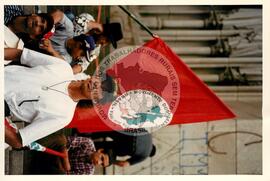 Mobilização (São Paulo-SP, 17 abr. 1988) [fotografia] / Fotógrafo(a) : Douglas Mansur. -- Ref.: BR-SPMST_MST-SN-CIN_AMP_000373-001930-AMT.