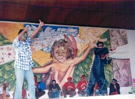 Chegada da Marcha Popular à Brasília (Brasília-DF, 07 out. 1999) [fotografia] / Fotógrafo(a) : Douglas Mansur. -- Ref.: BR-SPMST_MST-SN-CIN_AMP_001400-011211-MAC.