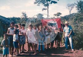 Assentamento "Retiro e Velho" do MST (Itapirapuã-GO, [sem data]) [fotografia] / Fotógrafo(a) : Reginaldo Pacheco. -- Ref.: BR-SPMST_MST-SN-CIN_AMP_000161-001162-ASS.