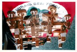 Semana Nacional de Cultura Brasileira e Reforma Agrária (Rio de Janeiro-RJ, 18 mar. 2002) [fotografia] / Fotógrafo(a) : Luciney Martins. -- Ref.: BR-SPMST_MST-SN-CIN_AMP_001820-013579-NDT.