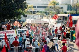 Entrega do resultado do plesbicito da ALCA atividades nacionais conjuntas (Distrito Federal (Brasil), 16 set. 2001) [fotografia] / Fotógrafo(a) : Gildo Aguiar. -- Ref.: BR-SPMST_MST-SN-CIN_AMP_000586-003306-AMT.